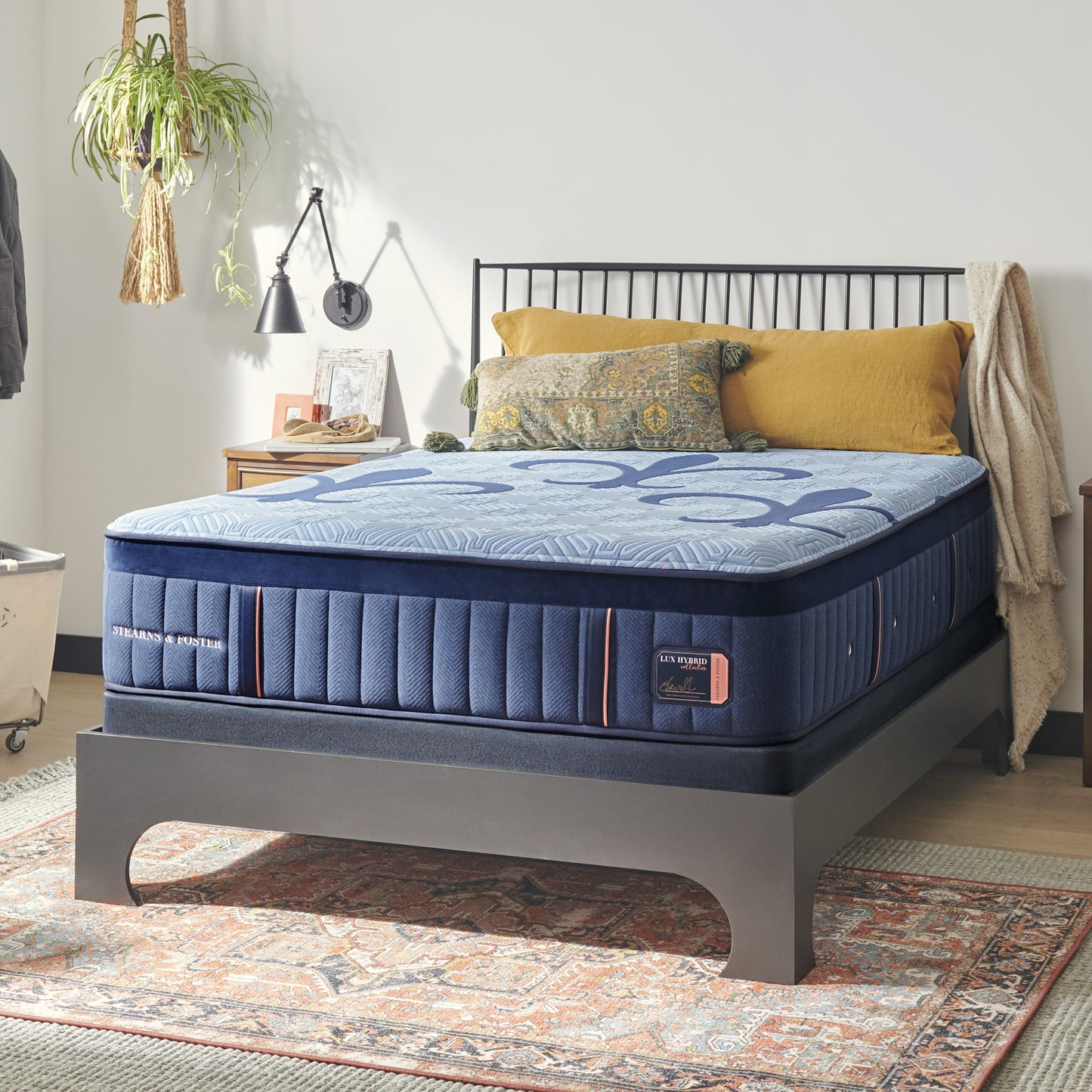 Stearns & Foster® Lux Hybrid Collection